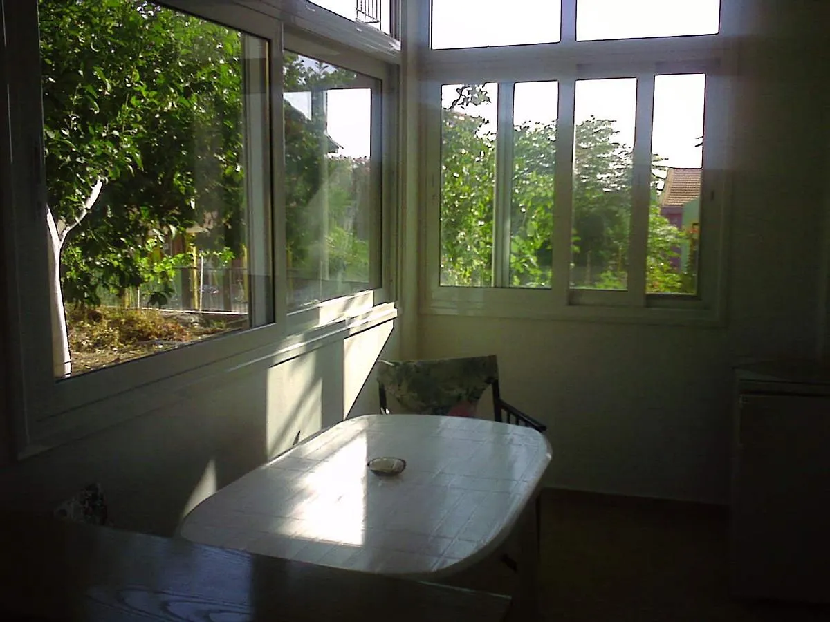 Villa Marabou Poros  Maison d'hôtes